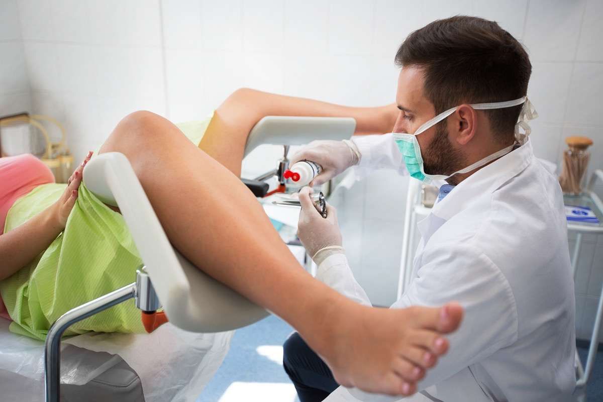 krocze Jak radzić sobie z bólem krocza po porodzie?