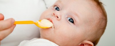 Dlaczego niemowlę nie chce jeść?