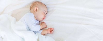 Ile śpi niemowlę w wieku 10 miesięcy