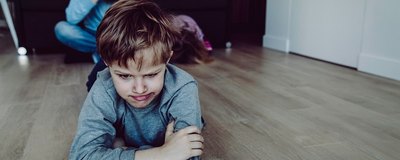 Jak zachować spokój i co robić, kiedy dziecko się złości