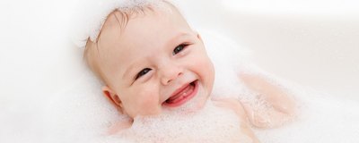 Kąpiele maluszka – co zrobić, by były przyjemne i bezpieczne?