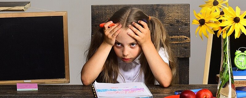 Jak reagować na negatywne uwagi dotyczące dziecka z problemami w nauce?