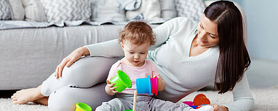 Małe odkrycia, wielka radość – jak wspierać rozwój maluszka przez zabawę