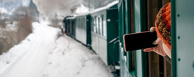 Dlaczego pociąg to najlepszy sposób podróży w Boże Narodzenie? Wygoda, klimat i brak korków