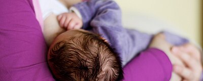 Wyłączne karmienie piersią już od pierwszych dni życia zmniejsza ryzyko astmy u dzieci