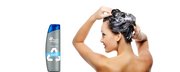 H&S promuje butelkę szamponu wykonaną z plastiku zebranego na plażach 