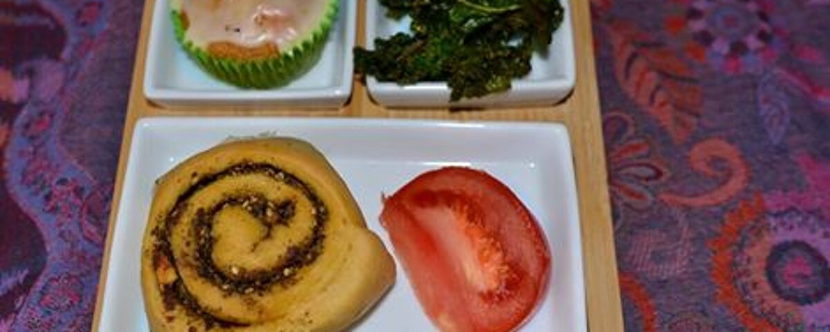 Roli z zaatarem i fetą, muffinki dyniowe i chrupiący jarmuż