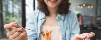  Czym jest intuicyjne jedzenie i jak wiąże się z lepszym zdrowiem psychicznym nastolatków?