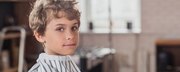 Modne fryzury dla chłopców w każdym wieku: pomysły na cięcie fryzur na 2023 rok