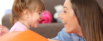 Jak wykorzystać komunikację niewerbalną w relacjach z dzieckiem?