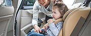 Do kiedy dziecko musi jeździć w foteliku samochodowym ?