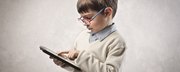 Korzystanie ze smartfonów i tabletów uspokaja twoje dziecko? Naukowcy o konsekwencjach