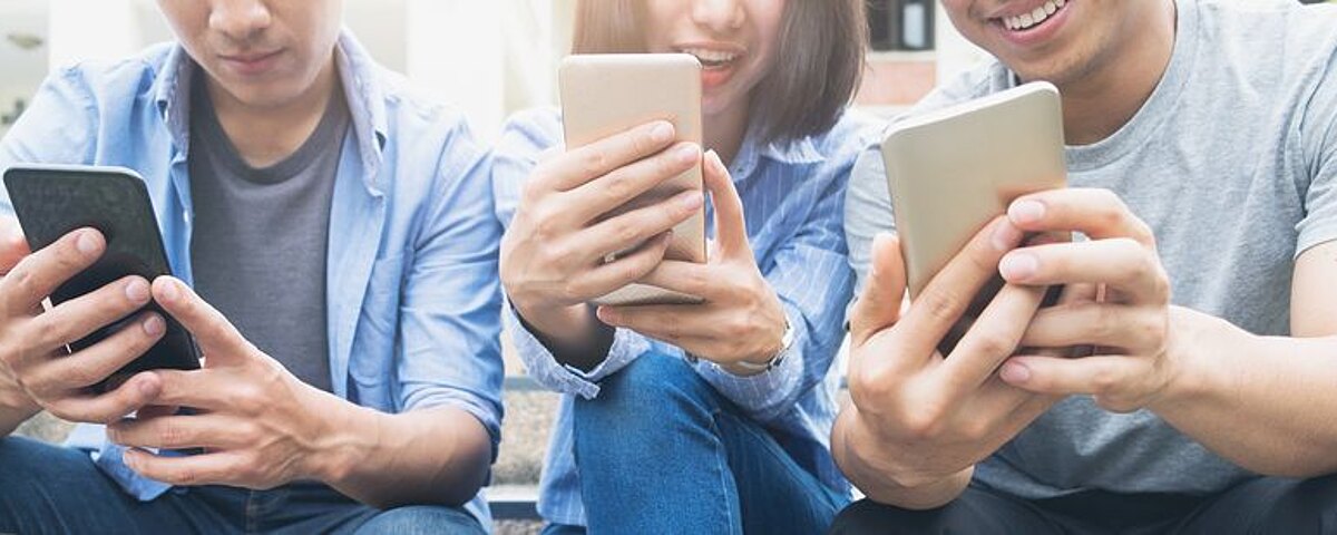 Czy wiesz, co twoje dziecko robi w internecie? Wyniki badań pokazują jedno
