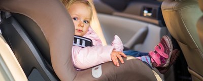 4 podpowiedzi, jak złagodzić stres podczas podróży z niemowlakiem