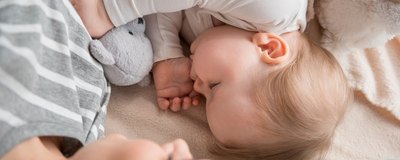 Ile śpi niemowlę w wieku 7 -9 miesięcy