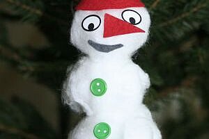 Bałwanek z waty i płatków kosmetycznych