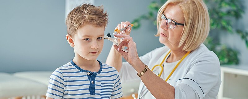 Ucho pływaka u dzieci: kompletny przewodnik dla rodziców