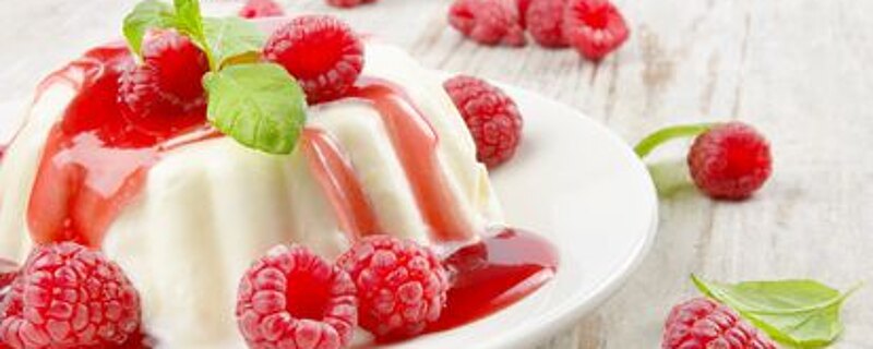 Panna cotta z sosem owocowym