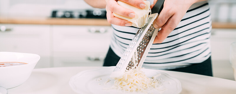 Parmezan w ciąży - czy można jeść ten ser w ciąży?