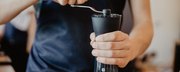 Odpowiednie zmielenie kawy - dlaczego jest tak ważne? Sprawdź, jak wpływa na smak i aromat napoju!