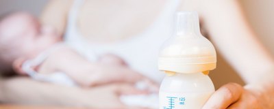 Chwytliwy marketing mleka modyfikowanego sprawia, że kobiety rezygnują z karmienia piersią. Eksperci apelują do rządów i producentów