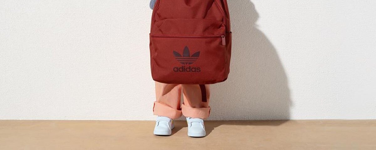Sneakersy dla dziewczynki na co zwrócić uwagę by obuwie zapewniało zdrowy rozwój małych stóp